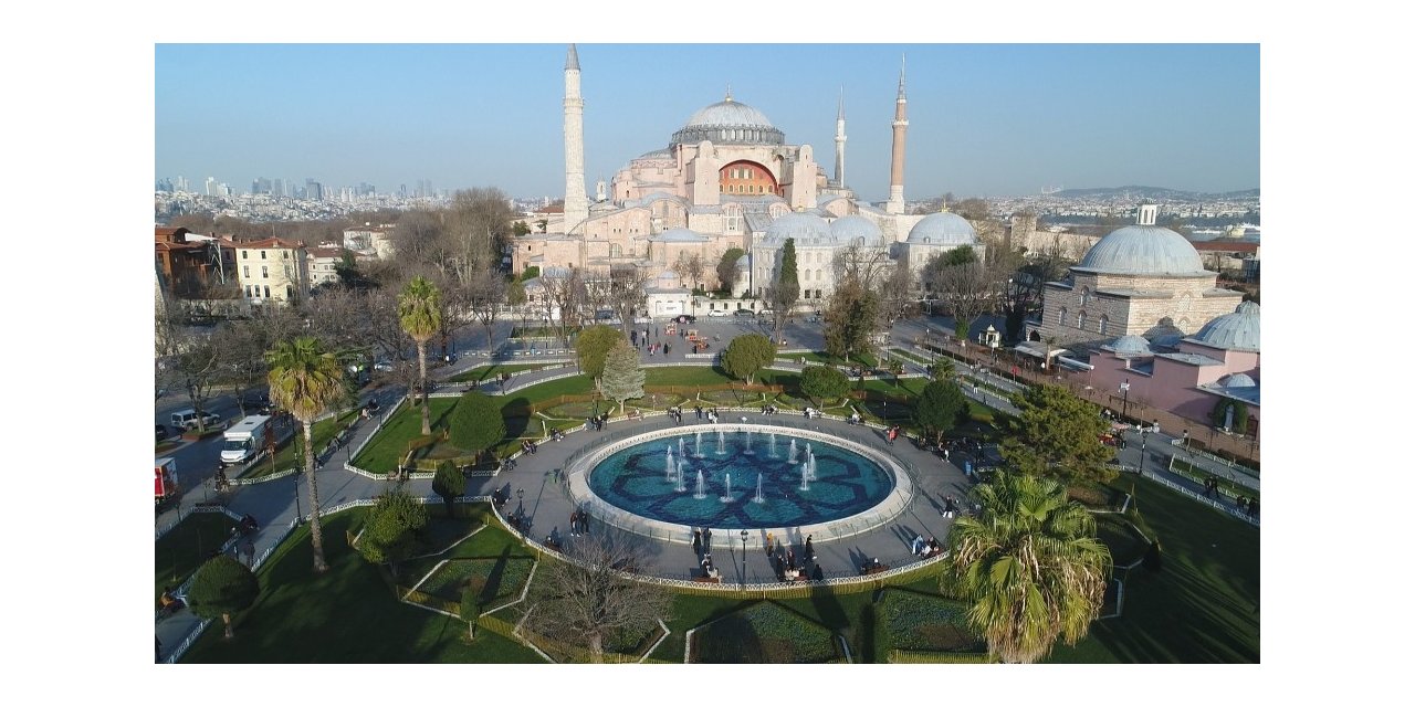 Kısıtlamada Sultanahmet Meydanı’na Turist Akını
