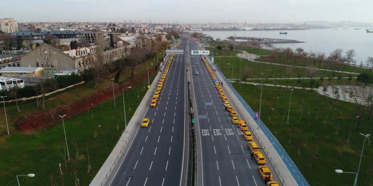 Taksimetre Kuyruğu Yenikapı Etkinlik Alanından Kazlıçeşmeye Kadar Uzadı