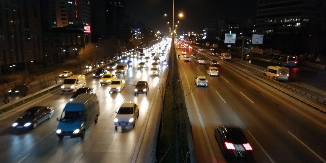 Sokağa Çıkma Kısıtlaması Öncesi İstanbul’da Trafik Yoğunluğu