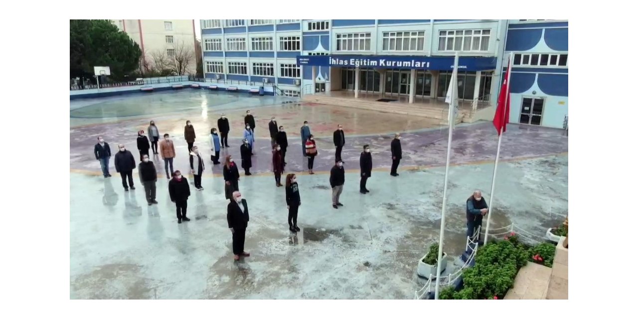 İstanbul’da Bayrak Töreni Düzenledi