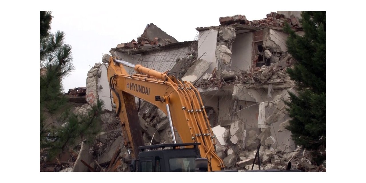 Büyükçekmece’nin İlk Toplu Konut Projesiydi, Yıkım Çalışmaları Başladı