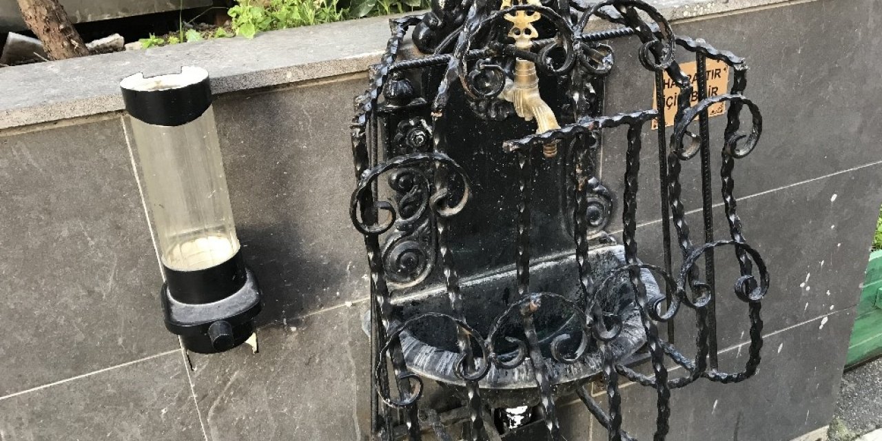 Üsküdar’da Garip Çeşme Görenleri Hayrete Düşürdü