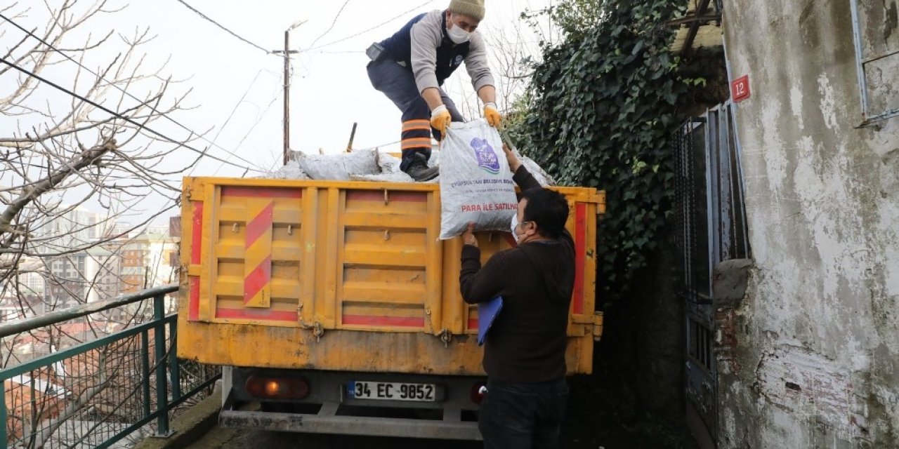 Eyüpsultan’da Bin 200 Aileye Kömür Desteği