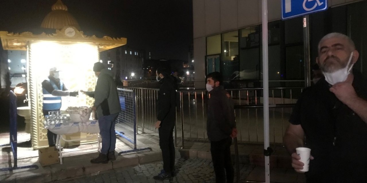 Sultangazi Belediyesi’nden Sağlık Çalışanlarına Sıcak Çorba İkramı