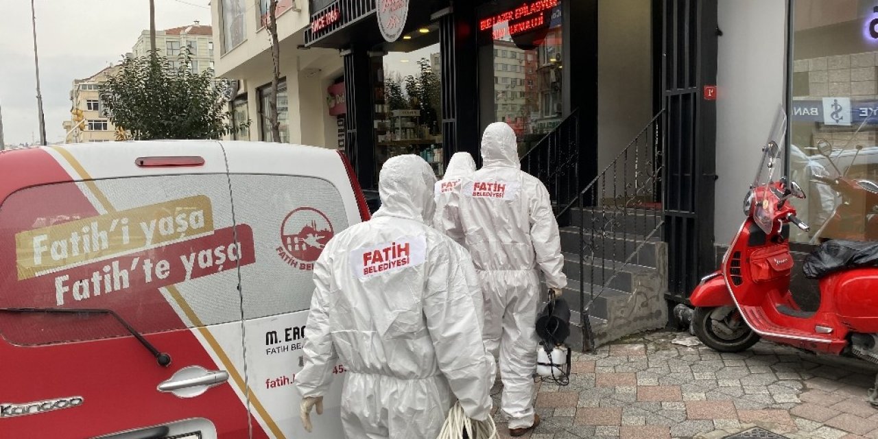 Fatih’te 630 Erkek Kuaförü Dezenfekte Ediliyor