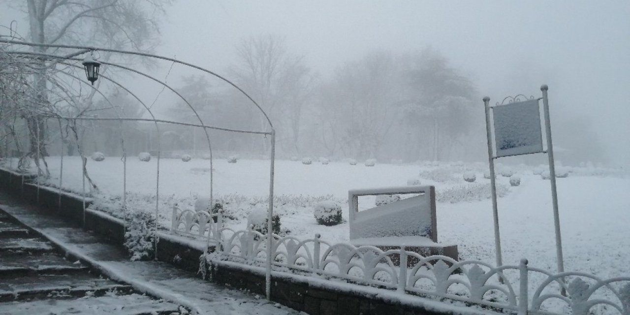 İstanbul’da Yoğun Kar Yağışı Etkili Oluyor