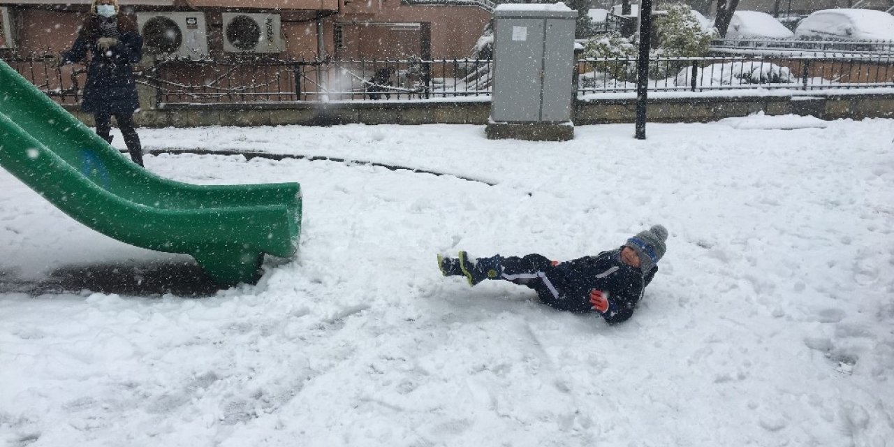 Beşiktaş’ta Karın Keyfini Çocuklar Çıkardı