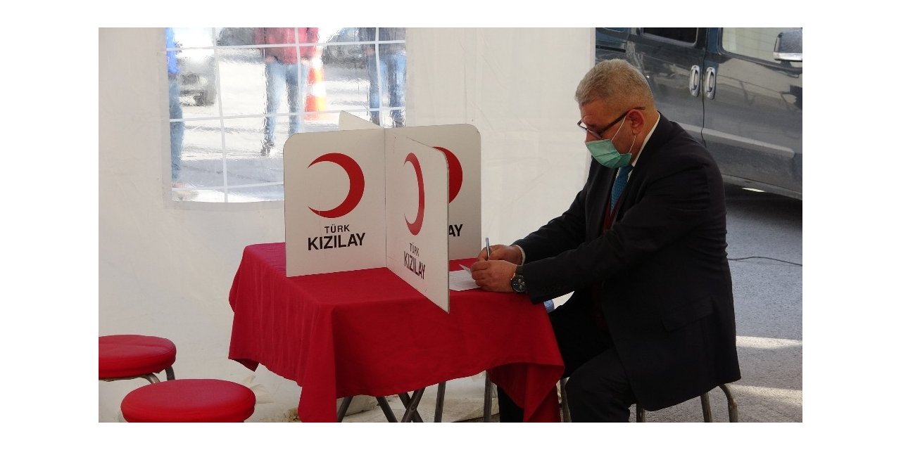 İnsanlara Umut Olmak İçin 22 Yıldır Kızılay’a Kan Bağışlıyor