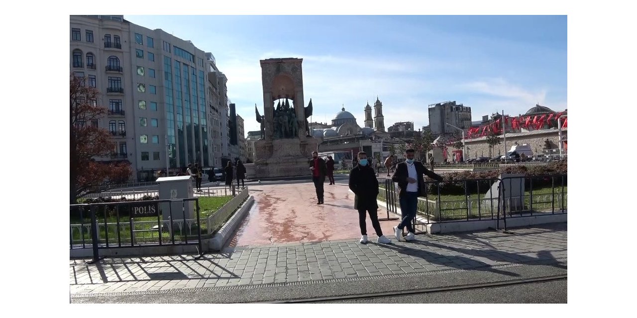 Güzel Havayı Fırsat Bilen Turistler Taksim Meydanı’na Akın Etti