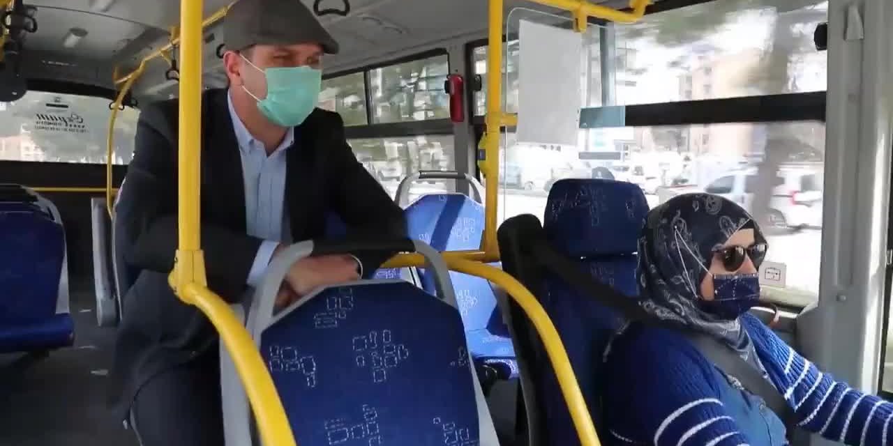 BURDUR'UN İLK VE TEK KADIN HALK OTOBÜSÜŞOFÖRÜ AYSEL GÜRDAL, BU KEZ ÖZEL YOLCUSUNU TAŞIDI