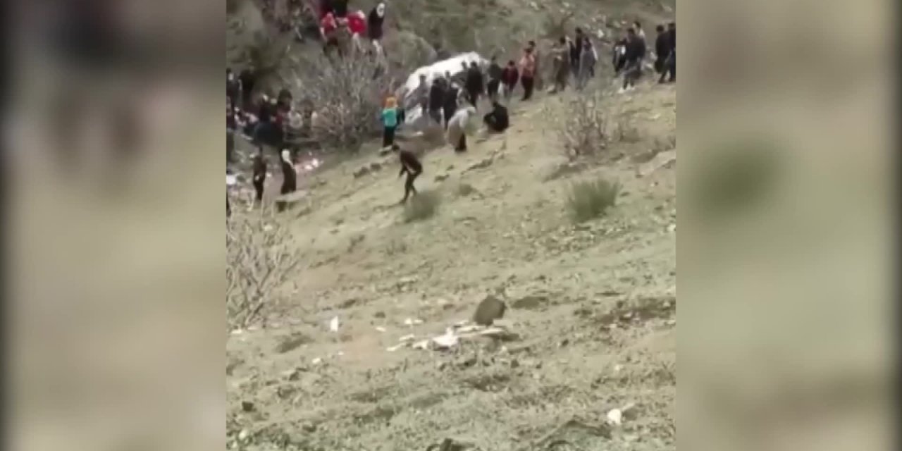 BATMAN'DA MİNİBÜS UÇURUMA YUVARLANDI: 2 ÖĞRENCİ YAŞAMINI YİTİRDİ