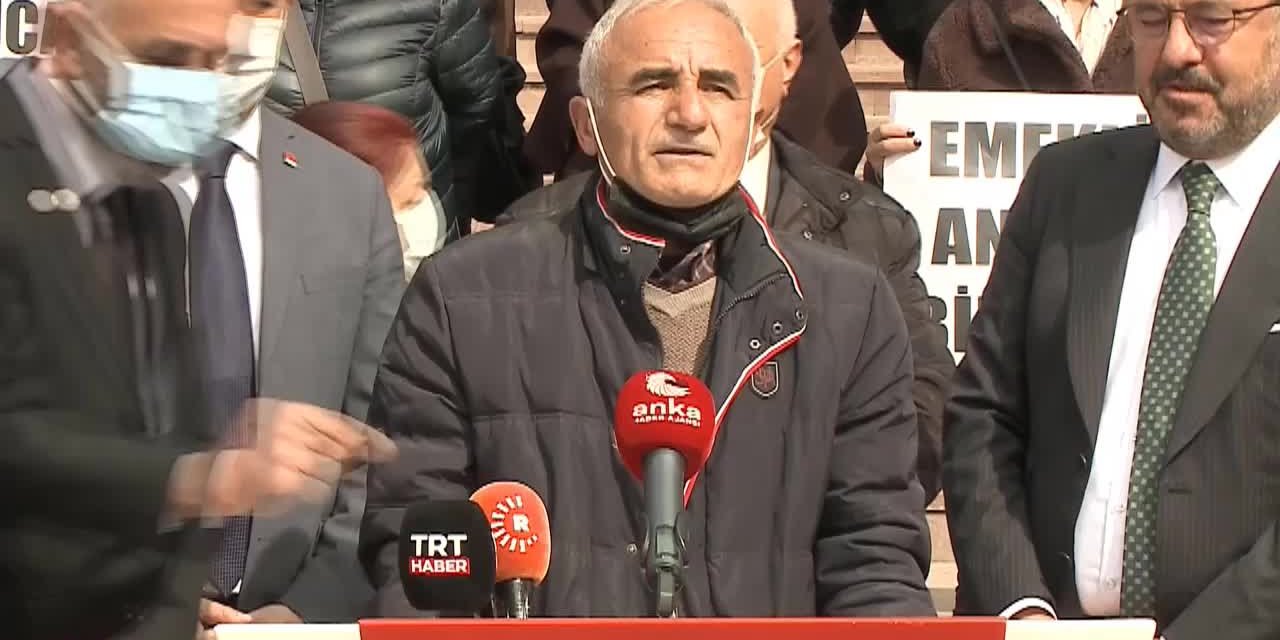 EMEKLİLERLE BİR ARAYA GELEN KILIÇDAROĞLU: "SİZİN HAKKINIZI SONUNA KADAR SAVUNACAĞIM"