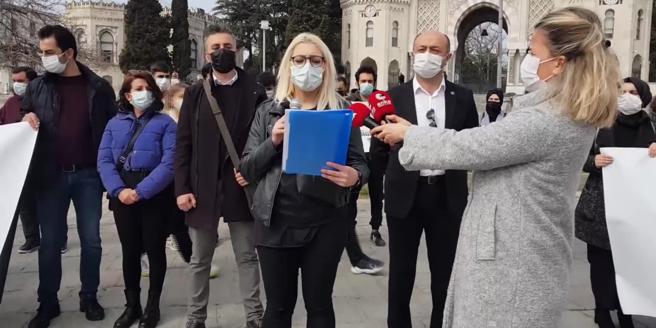 ATANAMAYAN ÖĞRETMENLER BEYAZIT MEYDANI'NDAN SESLENDİ: BİZİ GÖREN YOK