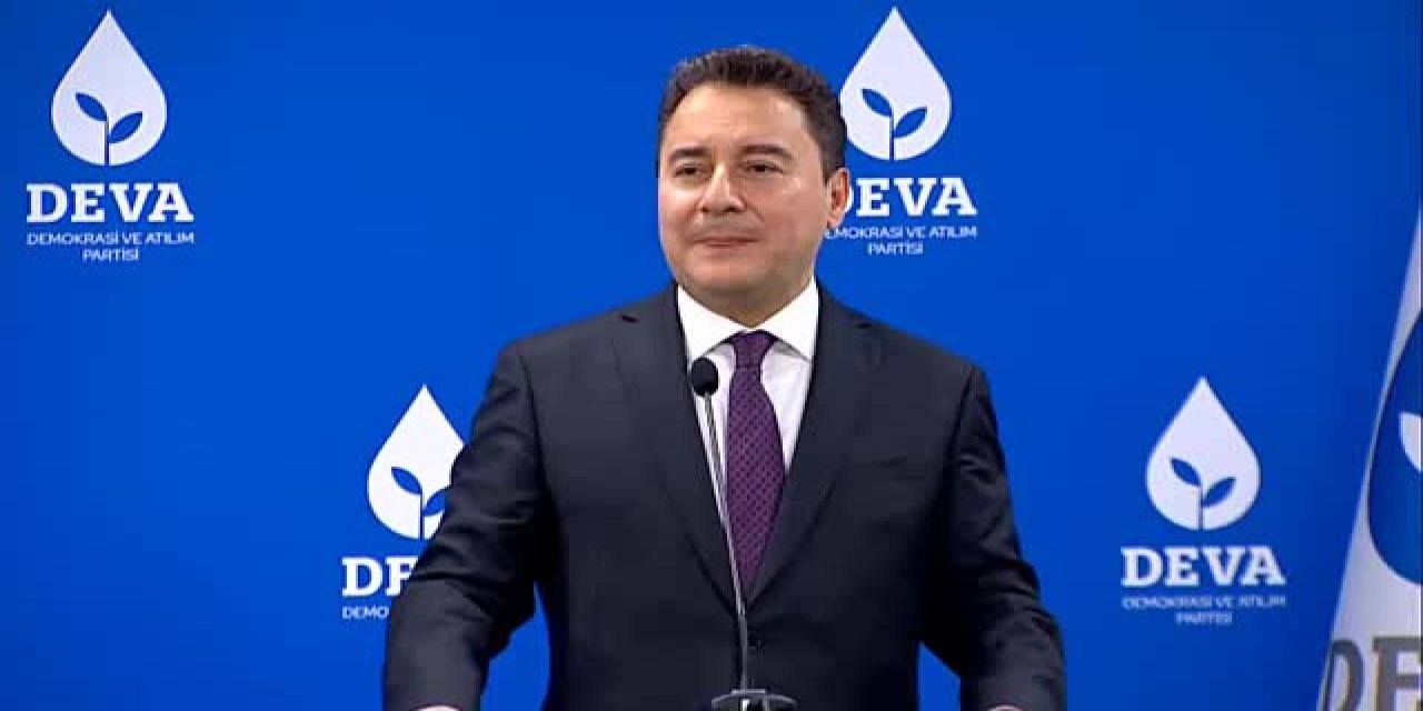 DAVUTOĞLU VE BABACAN'DAN 'HARİTA' TEPKİSİ: "KABUL EDİLEMEZ, HERKESİN TÜRKİYE CUMHURİYETİ SINIRLARINA SAYGI GÖSTERMESİ GEREKİR"