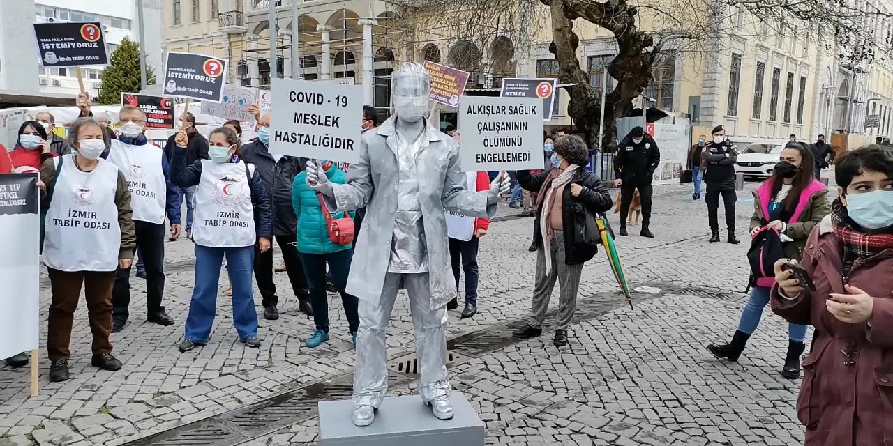 İZMİR TABİP ODASI: KORONAVİRÜS MESLEK HASTALIĞI SAYILMALI. ADALET İSTİYORUZ, SUSMADIK, SUSMAYACAĞIZ"