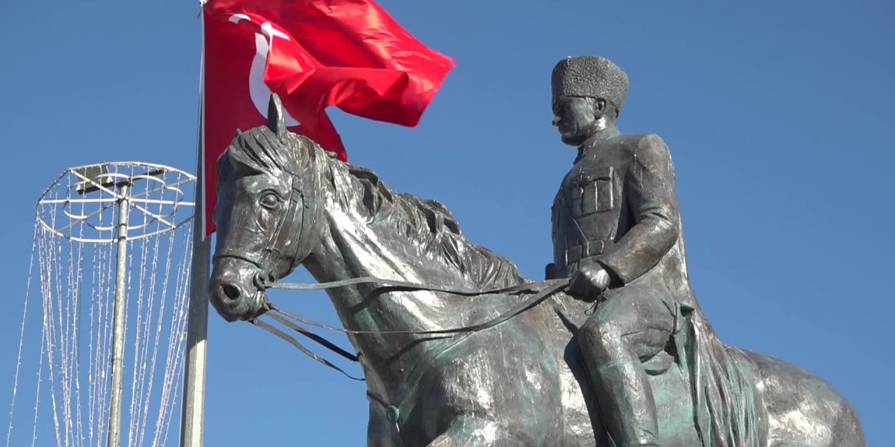 BORNOVA'DA 100. YILA ÖZEL İSTİKLAL MARŞI TÖRENİ