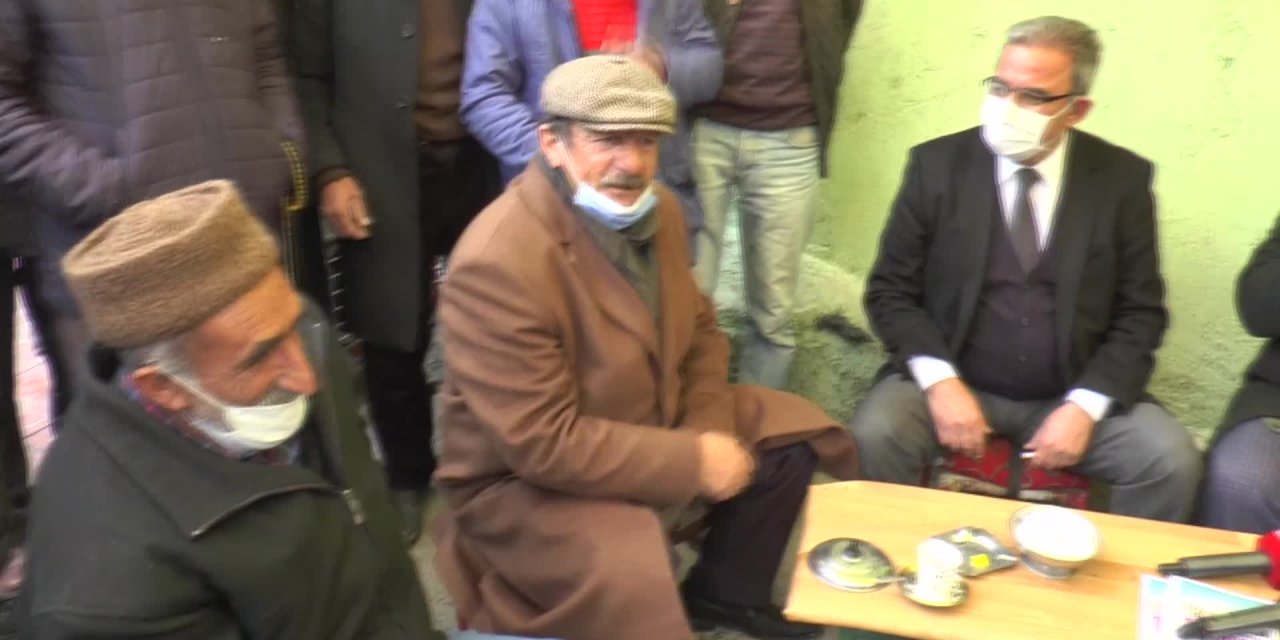 VAN HALKI CHP’YE DERT YANDI: "GENÇLERİN YÜZDE 80’İ İŞSİZ, ÇOCUKLARIM PERİŞAN"