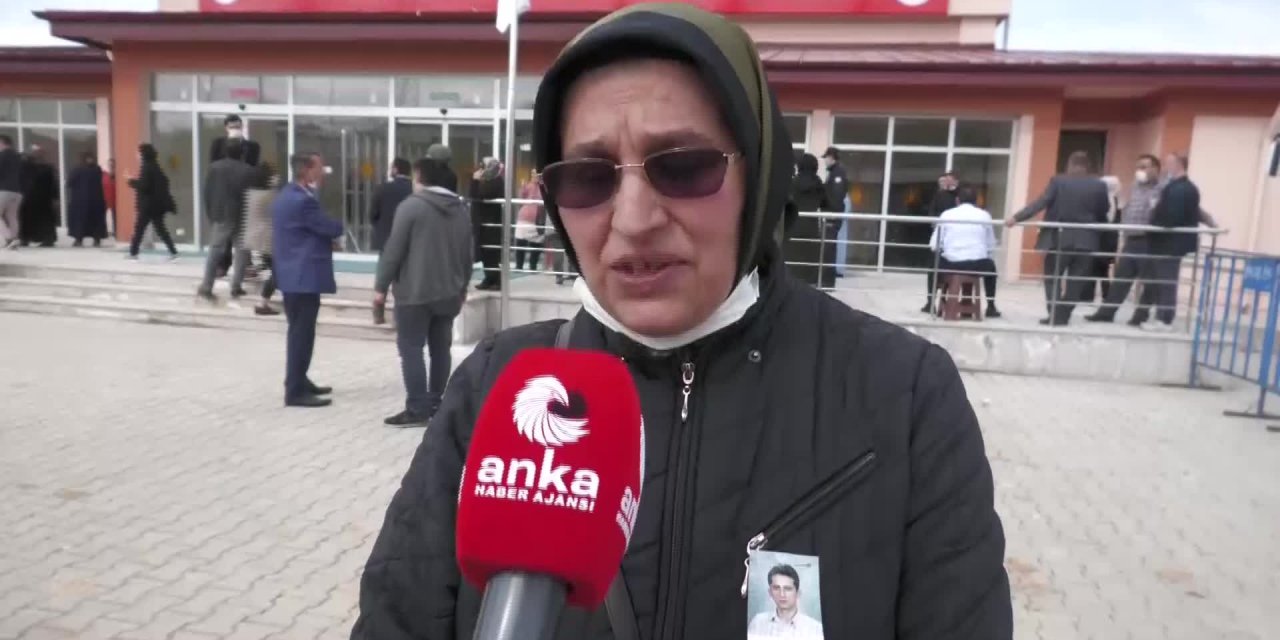 HENDEK PATLAMASINDA KARDEŞİNİ KAYBEDEN HATUN TEPEÇINAR: HERKESİ BASTIRMAYA ÇALIŞIYORLAR, GARİBAN İŞÇİLERİ CAHİL OLARAK GÖRÜYORLAR AMA DEĞİLLER