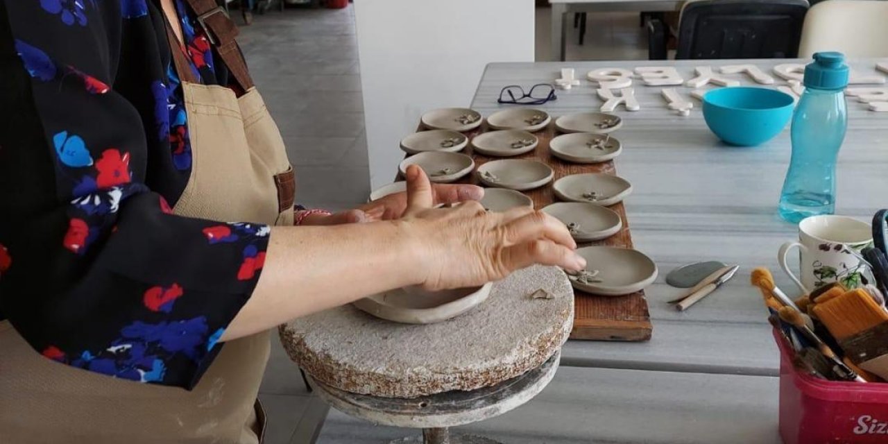 KARABURUN BELEDİYESİ'NİN HEDİYELİKLERİ SERAMİK ATÖLYESİNDEN