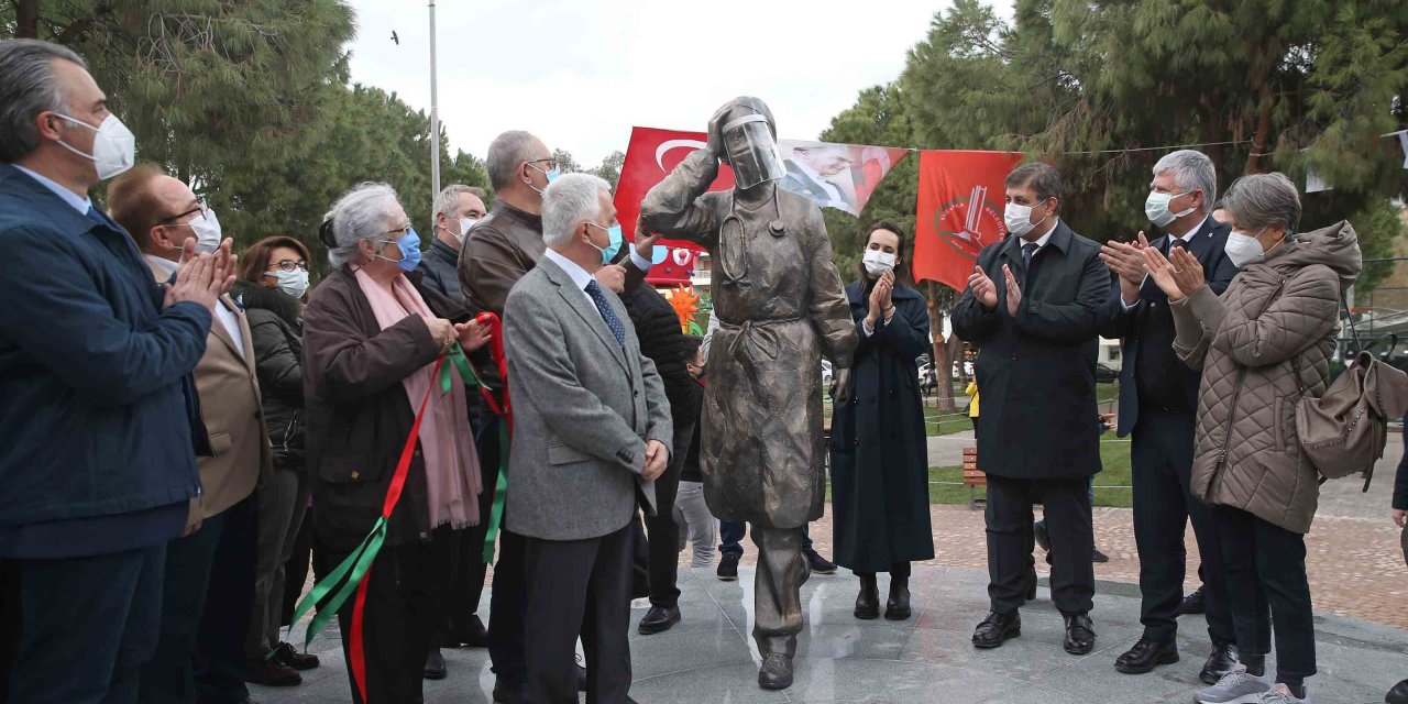 KARŞIYAKA'DA "SAĞLIK EMEKÇİLERİNE SAYGI ANITI" AÇILDI