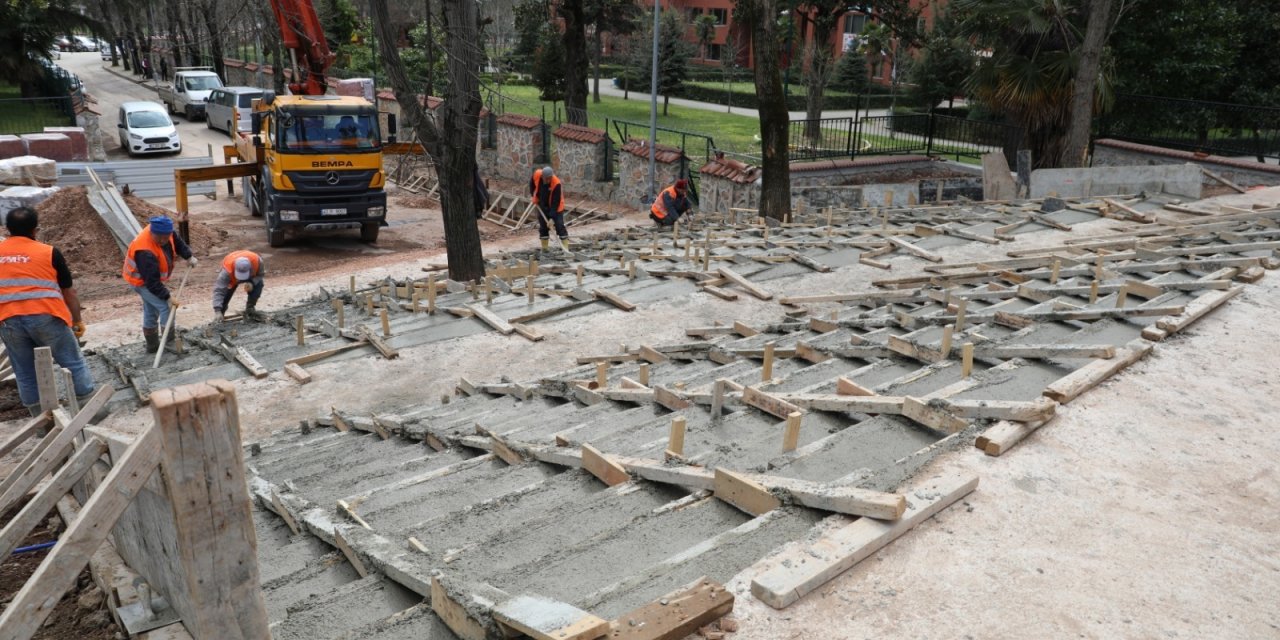 İZMİT BELEDİYE BAŞKANI HÜRRİYET'TEN SERDAR'A ENGELSİZ MERDİVEN