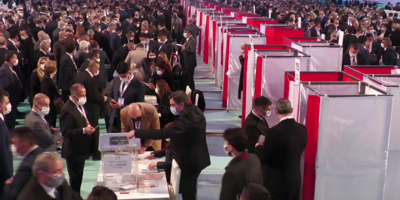 DEVLET BAHÇELİ, MHP YÖNETİMİNİN YARISINI DEĞİŞTİRDİ