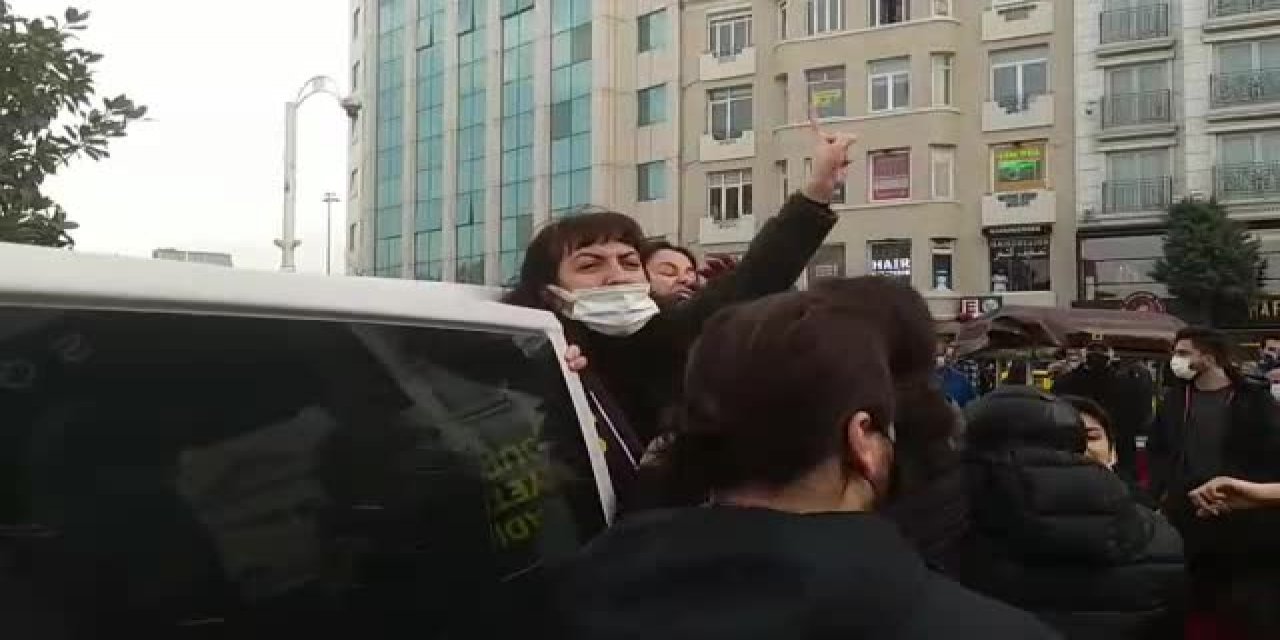 KADIN CİNAYETLERİNİ DURDURACAĞIZ PLATFORMU'NUN TAKSİM'DEKİ OTURMA EYLEMİNE POLİS MÜDAHALE ETTİ