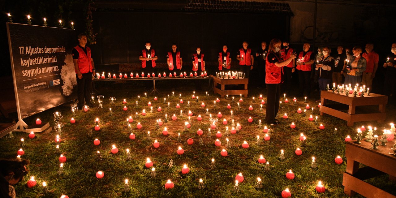 KADIKÖY MARMARA DEPREMİ'Nİ 24 SAAT SÜREN PROGRAMLA ANDI