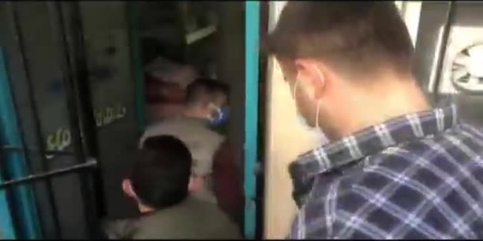 İSTANBUL'DA 45 KAÇAK PAPAĞAN ELE GEÇİRİLDİ