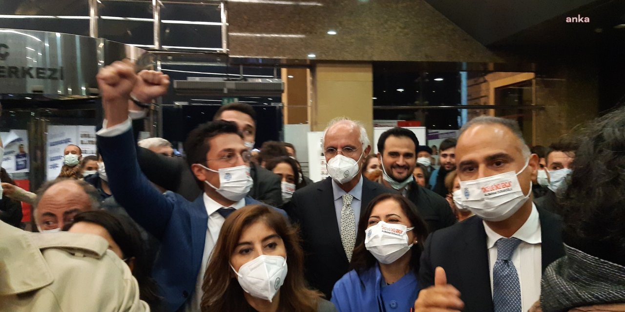 MEHMET DURAKOĞLU İSTANBUL BAROSU BAŞKANLIĞI'NA YENİDEN SEÇİLDİ