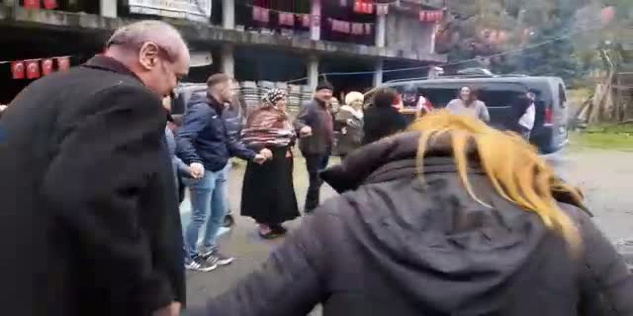 İKİZDERE'DE DOĞALARI İÇİN MÜCADELE VEREN YURTTAŞLAR, CUMHURİYET BAYRAMI'NI HORONLA KUTLADI