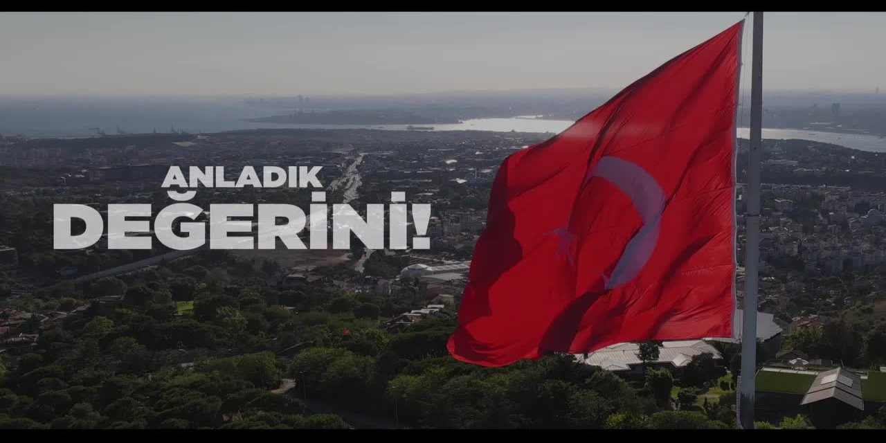 DAVUTOĞLU: "DEMOKRASİ İLE TAÇLANAN CUMHURİYET GELECEK'TİR"