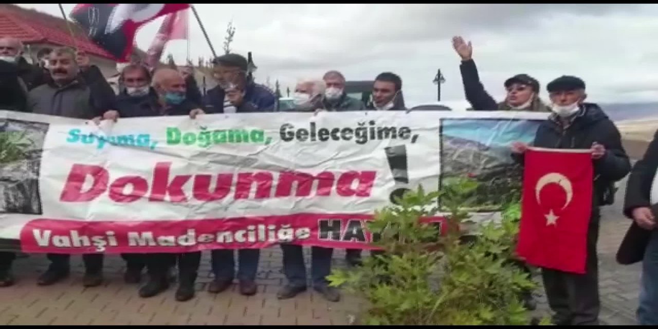 ERZİNCAN'DA ATIK HAVUZUNUN ÜÇ KATINA ÇIKARILMASI PROTESTO EDİLDİ