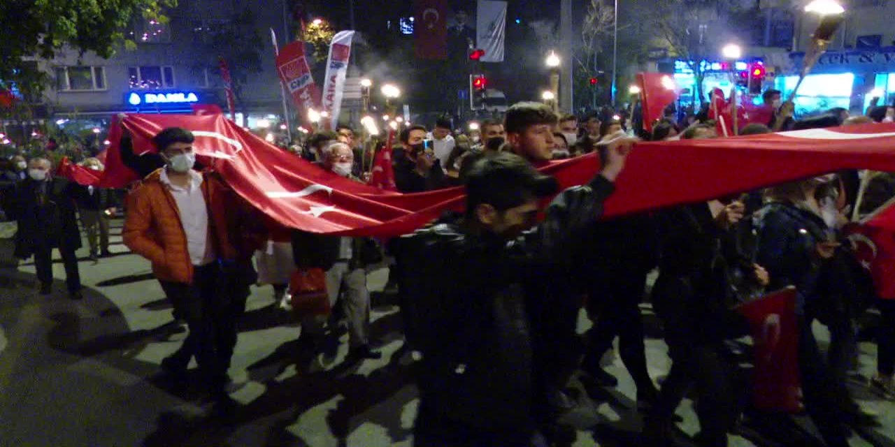 ANKARA’DA MEŞALELİ CUMHURİYET COŞKUSU