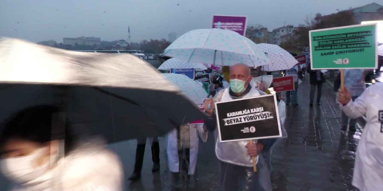 HEKİMLERİN İSTANBUL’DAN ANKARA’YA "BEYAZ YÜRÜYÜŞ"'Ü BAŞLADI