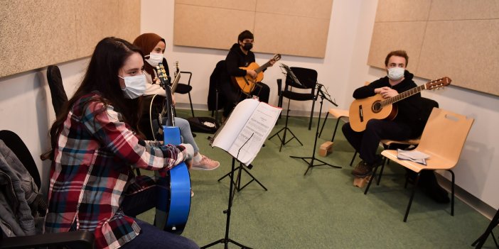 BEYLİKDÜZÜ AKADEMİ GİTAR ORKESTRASI, ÇALIŞMALARINA BAŞLADI