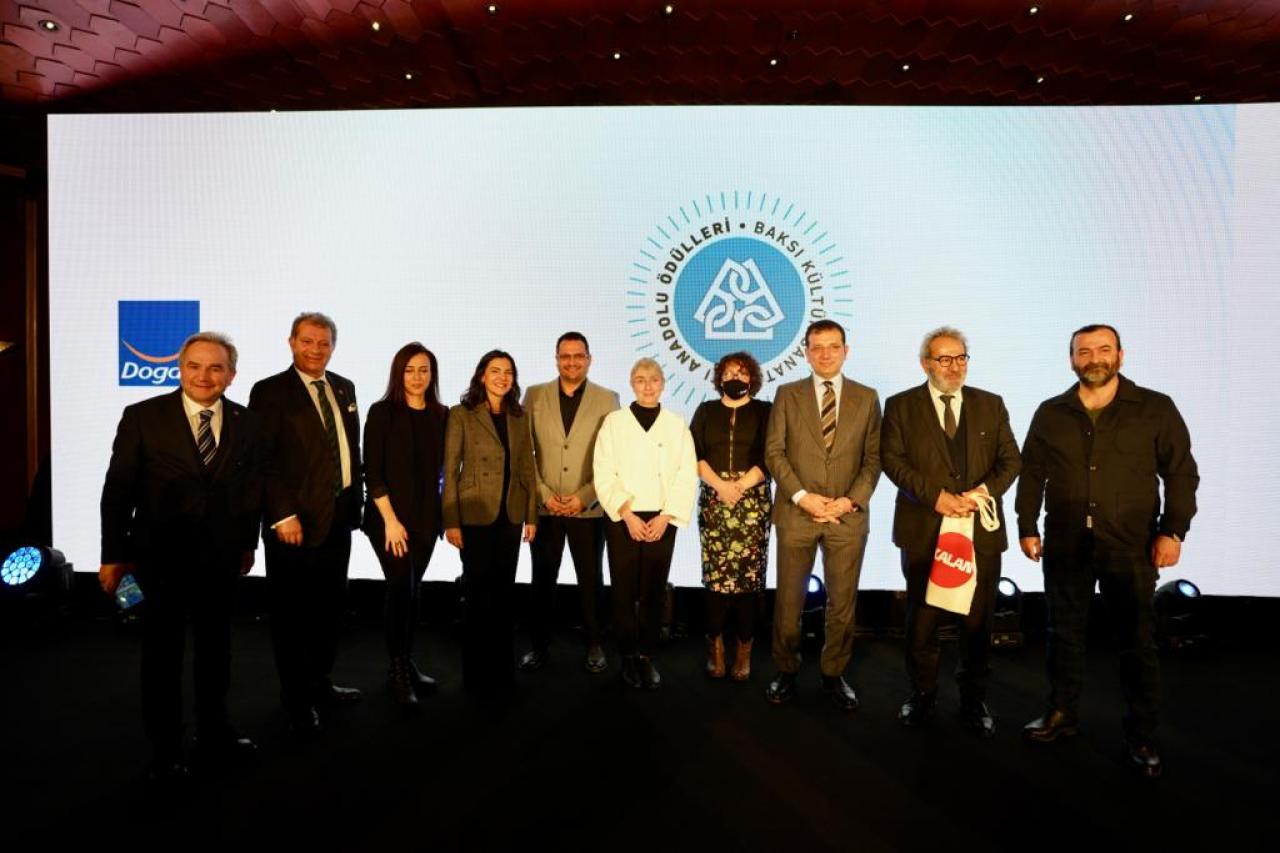 İMAMOĞLU: SANATÇILARIN IŞIK OLDUĞU YERDE UMUTSUZLUK OLMAZ