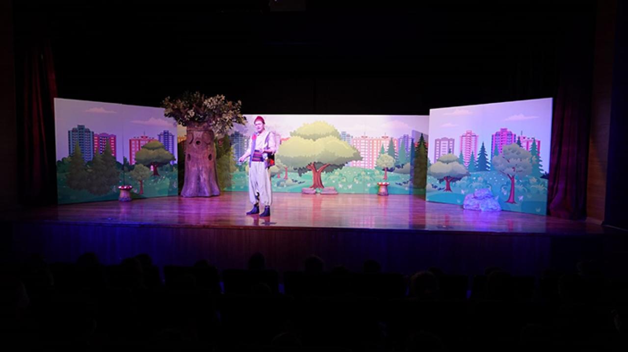 YENİ KÜLTÜR MERKEZİ'NDE PERDELER AÇILDI