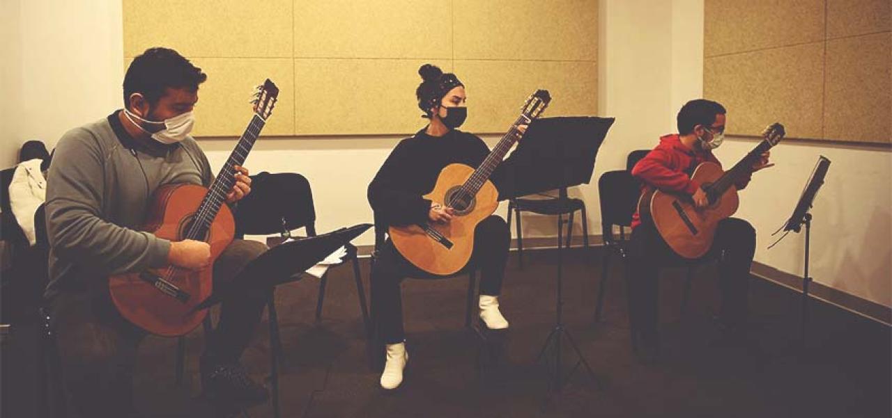 BEYLİKDÜZÜ AKADEMİ GİTAR ORKESTRASI ÇALIŞMALARINA BAŞLADI