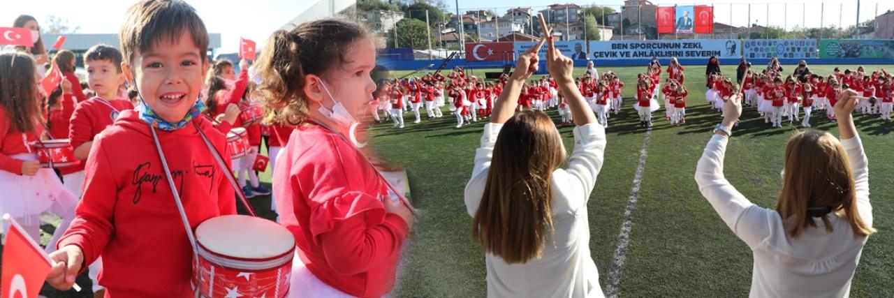 MİNİKLERDEN BANDO GÖSTERİSİ