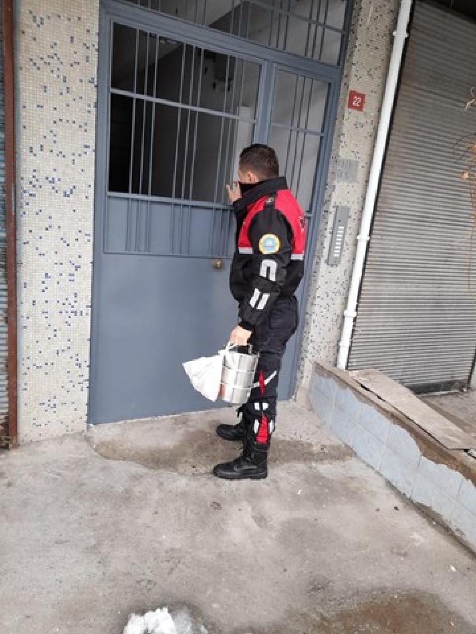 İhtiyaç sahibi 2 bin kişiye sıcak yemek