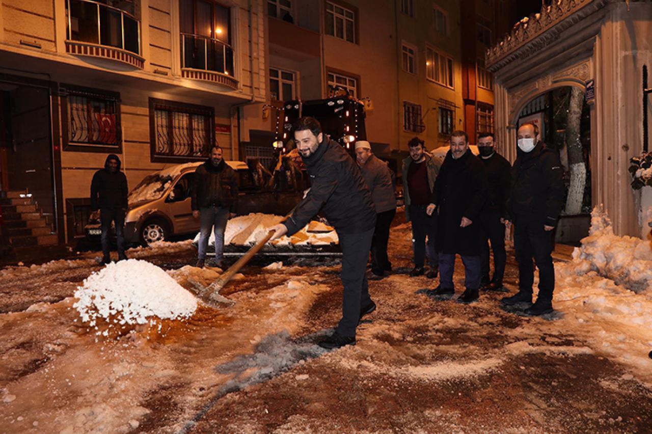 ANA CADDE VE ARA YOLLAR KARDAN TEMİZLENDİ