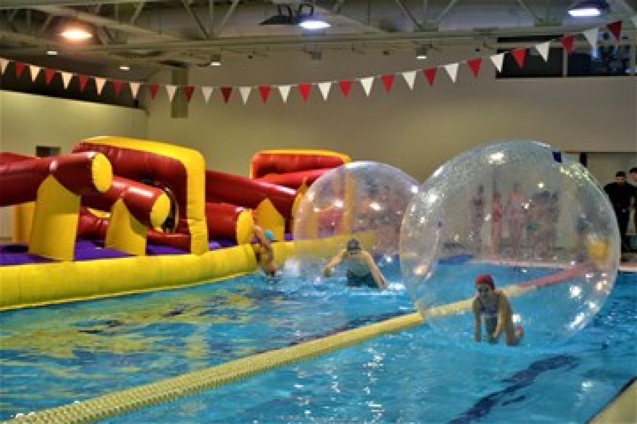 Yarıyıl tatilinde çocuklara havuz sefası