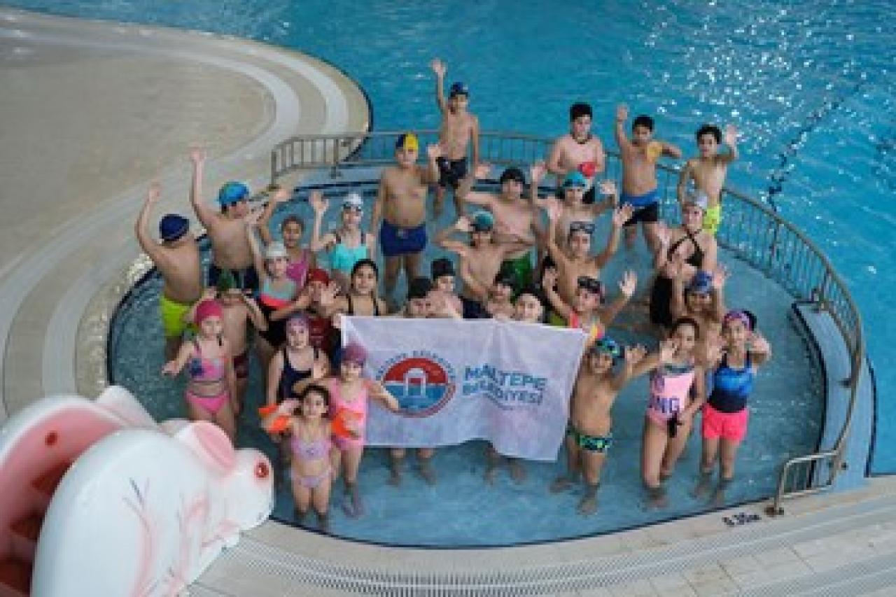 Maltepeli çocuklar tatilin tadını Aquapark'ta çıkardı