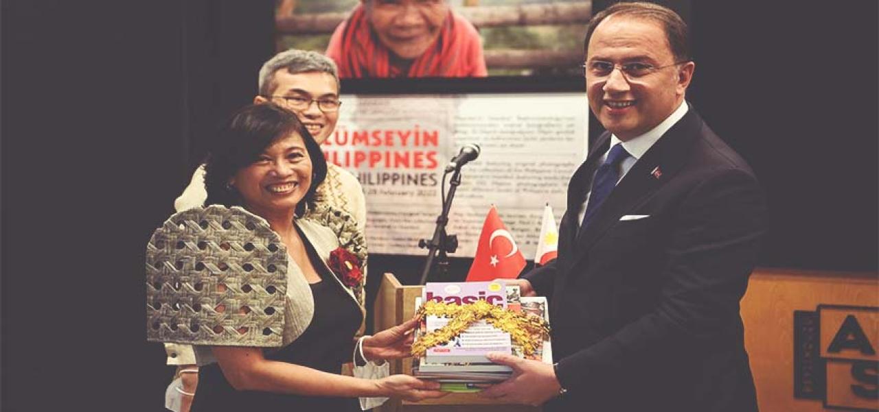 “DÜNYAYI SEVGİ VE GÜLÜMSEMEK KURTARACAK”