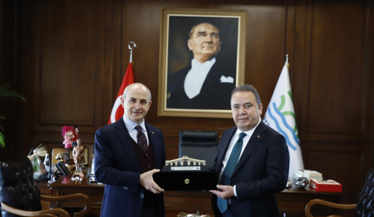 Seçer ve Böcek’ten Başkan Akgün’e taziye ziyareti