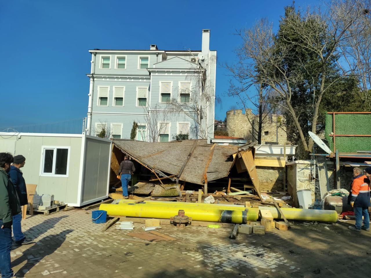 İBB ANADOLU HİSARI’NDAKİ KAÇAK YAPIYI MÜHÜRLEDİ