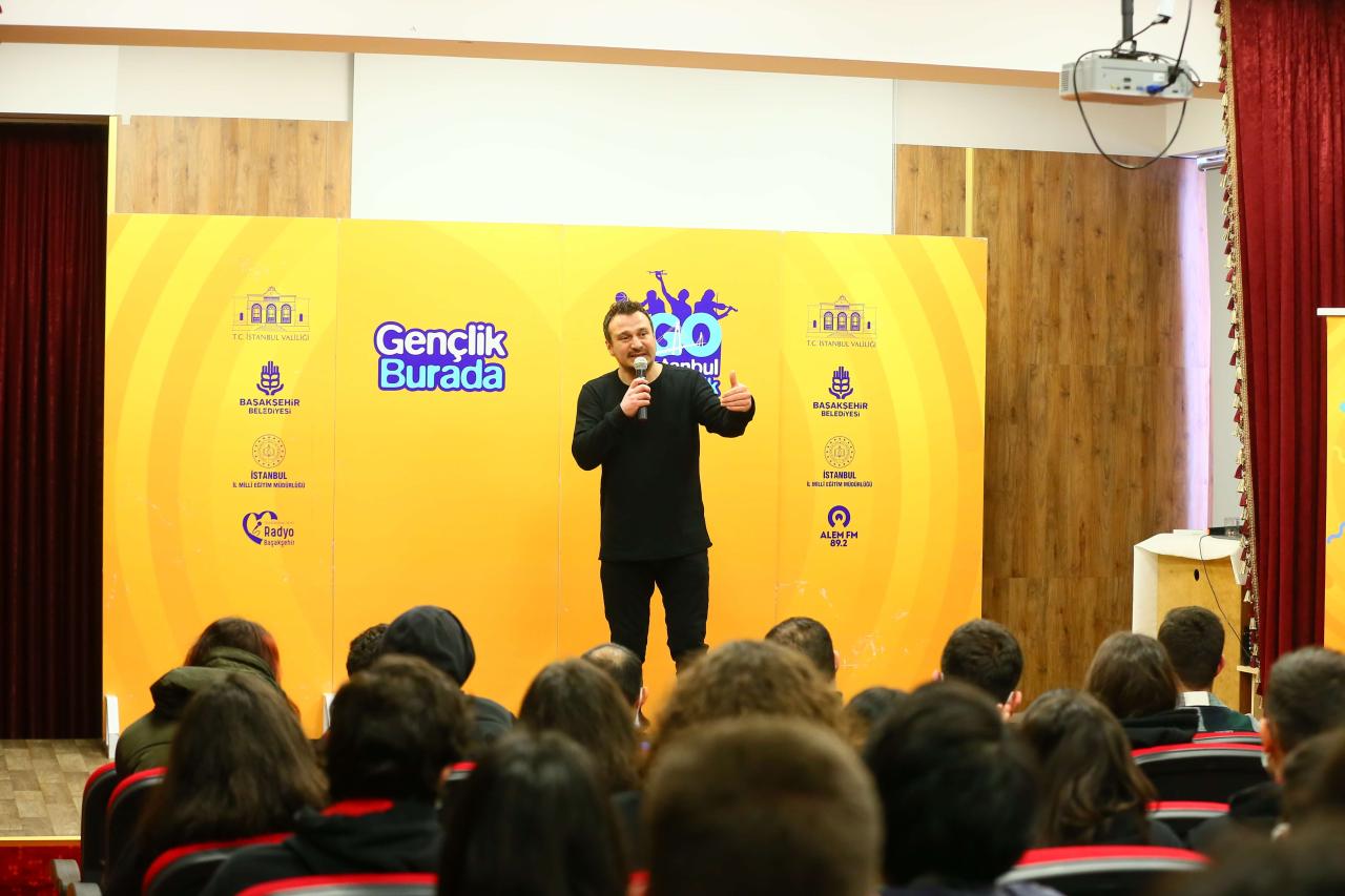 USTA RADYOCU İSTANBUL GENÇLİK OYUNLARI HEYECANINI OKULLARA TAŞIYOR