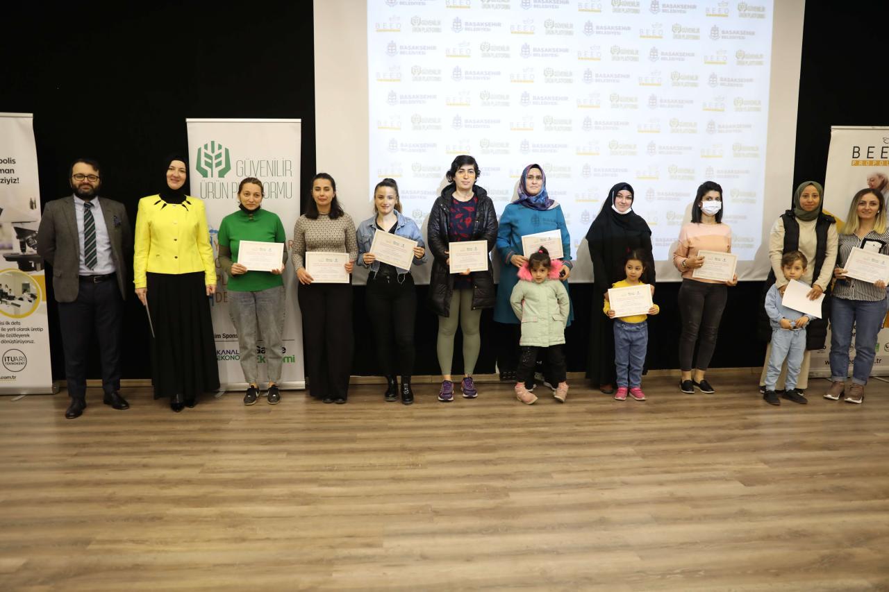 BAŞAKŞEHİRLİ ANNELERE SAĞLIKLI BESLENME EĞİTİMİ