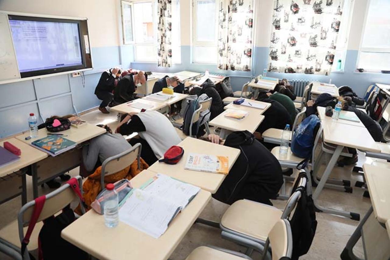 KAĞITHANE’DE DEPREM TATBİKATI YAPILDI